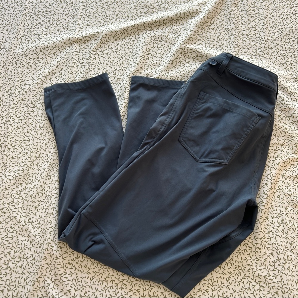 Men’s gray Lululemon pants